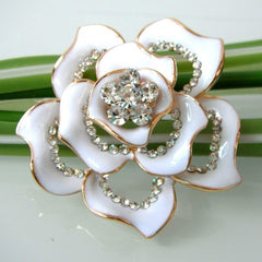 Rose-shaped crystal rhinestone brooch