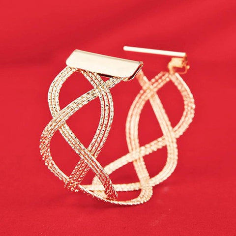 Elegant golden cuff