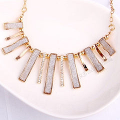 Geometric necklace in gold and crystals