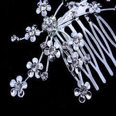 Hair comb with flower details