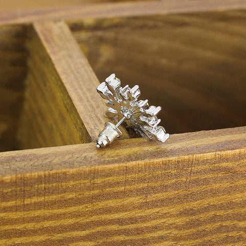 Snowflake stud earrings