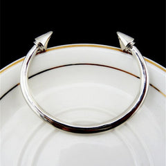 Arrow-shaped bangle