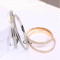 2-in-1 shimmering bangle set