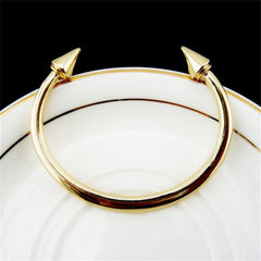 Arrow-shaped bangle