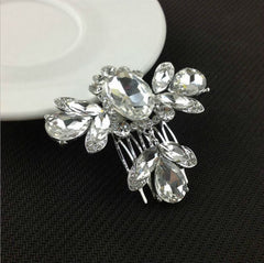 Hair clip with flowery details in crystals and pearls