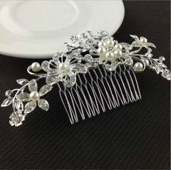 Hair clip with flowery details in crystals and pearls